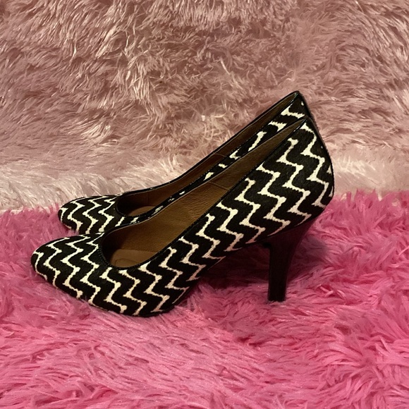 Sofft Moselle calf hair chevron pattern patent heel pumps in cream and brown 10 - Picture 5 of 12